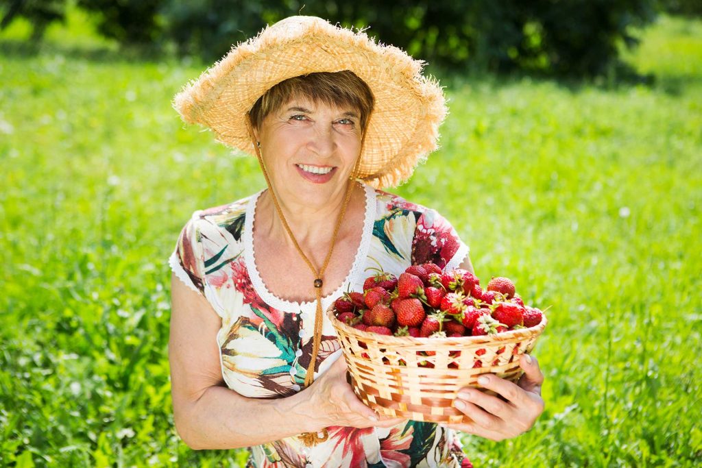 Clean-Your-Dentures-After-Eating-Sweets